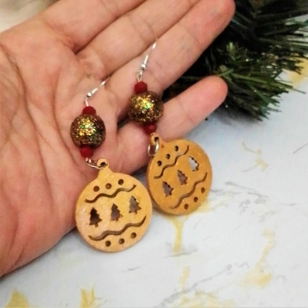 Χριστουγεννιάτικα σκουλαρίκια κρεμαστά με μπάλα-στολίδι, 9.5 εκατοστά. - ξύλο, μαμά, κοσμήματα, δασκάλα, χριστουγεννιάτικα δώρα - 2