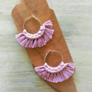 BOHO macrame pink earrings - ορείχαλκος, μακραμέ, κρίκοι, boho, φθηνά