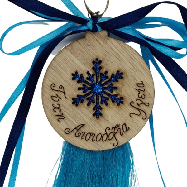 Ξύλινο γούρι- στολίδι χιονονιφάδα με ευχές "Τύχη, Αισιοδοξία, Υγεία" μπλε κορδέλες, γαλάζια φούντα, γκλίτερ - ξύλο, χιονονιφάδα, γούρια - 2