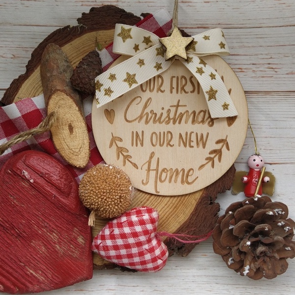Ξύλινο στολίδι δέντρου¨Our fist Christmas in our new home" - ξύλο, πρώτα Χριστούγεννα, στολίδια - 3