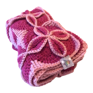 πλεκτή κουβερτούλα μωρού, λουλουδένια τετράγωνα,, 54 x 67 εκ, σε απαλό ροζ και βισσινή χρώμα και αντιαλλεργικό ακρυλικό νήμα - κορίτσι, κουβέρτες - 3