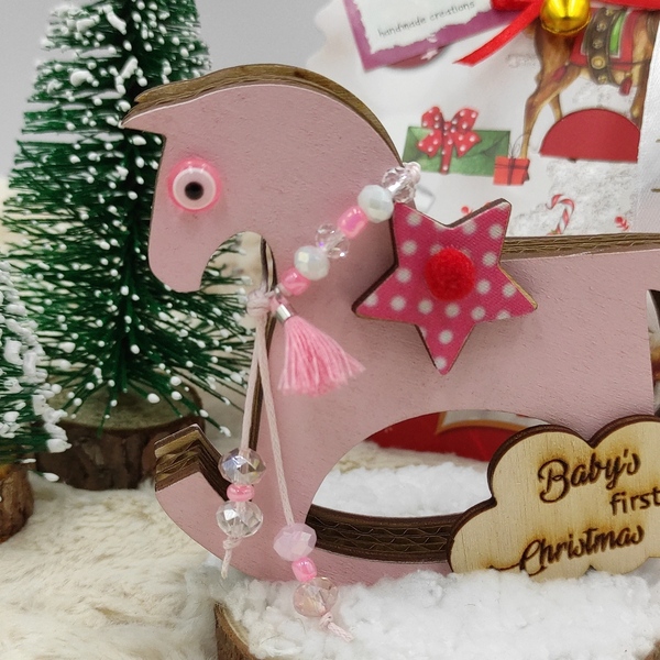 Ξύλινο παιδικό ροζ αλογάκι-γούρι "Baby's first Christmas"11cm σε κορμό ξύλου - διακοσμητικά, χριστουγεννιάτικα δώρα, πρώτα Χριστούγεννα, δώρα για μωρά - 4