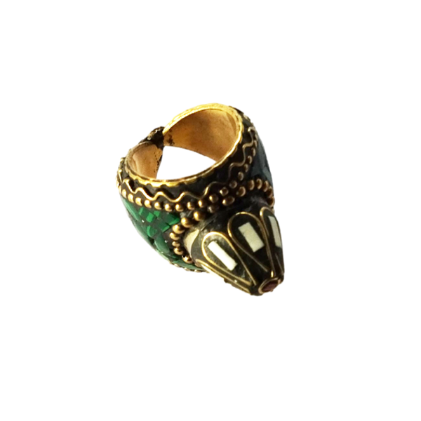 Μεγάλο μπρούντζινο δαχτυλίδι με μωσαϊκό από πέτρες λευκές και πράσινες 2,5*3*3,8 - boho, ethnic, μπρούντζος, σταθερά, φθηνά