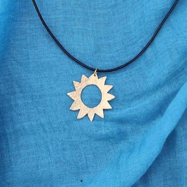 Κρεμαστό με ατσάλινη αλυσίδα σχέδιο ήλιος - ορείχαλκος, κοντά, μενταγιόν - 2