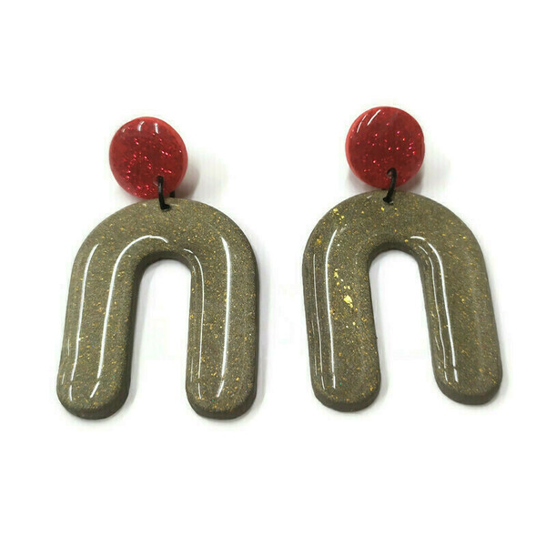 Shiny archs - Χακί σκουλαρίκια από πηλό με κόκκινα στοιχεία - γυαλί, πηλός, boho, κρεμαστά, καρφάκι