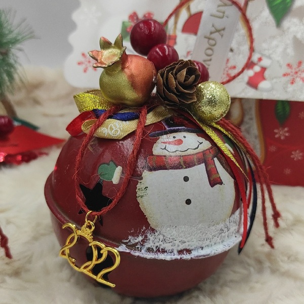 Γούρι 2022 κόκκινη μεταλλική Κουδούνα 10cm με χριστουγεννιάτικη παράσταση - χριστουγεννιάτικα δώρα, γούρια - 3