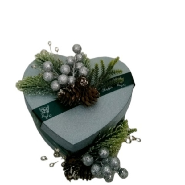 Χριστουγεννιάτικο κουτί καρδια σε ασημί χρώμα. Διαστάσεις 20*11cm - διακοσμητικά