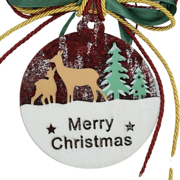 Ξύλινο στολίδι - γούρι μπάλα "Χιονισμένο δάσος" με ευχή " Merry Christmas" δέντρο, ελάφια. τάρανδοι, χιόνι, χρυσό, κόκκινο, μπορντώ, πράσινο, αστέρια - ξύλο, στολίδια, δέντρο, μπάλες - 2