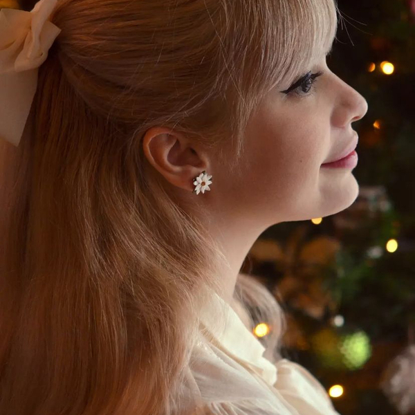 White Gold Poinsettias | Χειροποίητα καρφωτά σκουλαρίκια χριστουγεννιάτικα αλεξανδρινά λουλούδια (πηλός, ατσάλι) - πηλός, καρφωτά, μικρά, ατσάλι, χριστούγεννα - 2