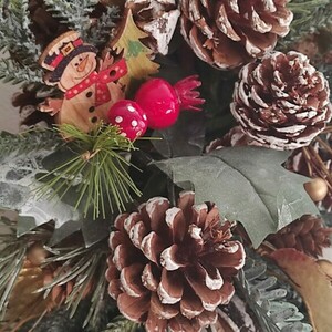 Χριστουγεννιάτικο στεφάνι βελούδινες μπλε μαγκούρες 55 χ 45 εκ. - ύφασμα, στεφάνια, βελούδο, διακοσμητικά, κουκουνάρι - 4