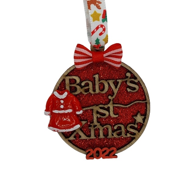 Γούρι- Κρεμαστό Στολίδι "Τα πρώτα Χριστούγεννα μωρού" για κορίτσι κόκκινο γκλίτερ, φιόγκος, μινιατούρα φόρεμα, αστέρι, στολή - ξύλο, πρώτα Χριστούγεννα, γούρια