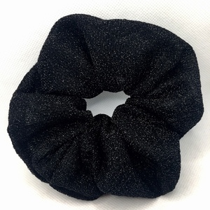 Υφασμάτινο λαστιχάκι scrunchie black με ασημένιο νήμα - ύφασμα, κορίτσι, μαύρα, για τα μαλλιά, λαστιχάκια μαλλιών