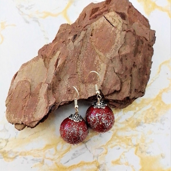 Χριστουγεννιάτικα σκουλαρίκια κρεμαστά με κόκκινη μπάλα-στολίδι, 5εκ. - ξύλο, μαμά, κοσμήματα, χριστουγεννιάτικα δώρα, μπάλες - 2