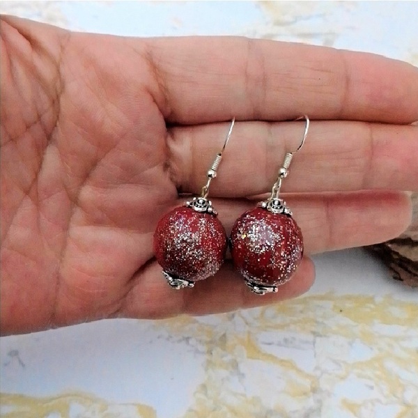 Χριστουγεννιάτικα σκουλαρίκια κρεμαστά με κόκκινη μπάλα-στολίδι, 5εκ. - ξύλο, μαμά, κοσμήματα, χριστουγεννιάτικα δώρα, μπάλες - 3