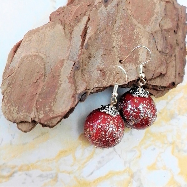 Χριστουγεννιάτικα σκουλαρίκια κρεμαστά με κόκκινη μπάλα-στολίδι, 5εκ. - ξύλο, μαμά, κοσμήματα, χριστουγεννιάτικα δώρα, μπάλες - 5