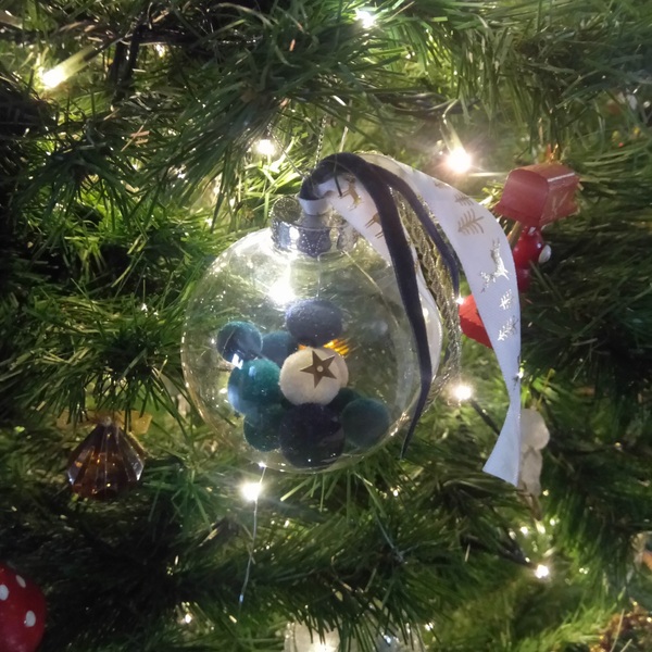 Χριστουγεννιάτικη Μπάλα ♥ με Πον Πον, Αστέρια και Κορδέλες 8 εκ Μπλε Πετρόλ Σμαραγδί - pom pom, στολίδια, μπάλες - 2