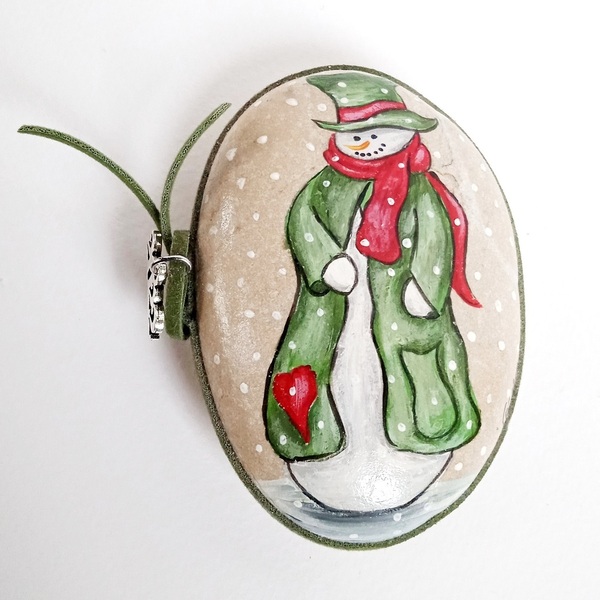 Γούρι-διακοσμητική πέτρα, ζωγραφισμένη με χιονάνθρωπο. - ζωγραφισμένα στο χέρι, πέτρα, χιονάνθρωπος, χριστουγεννιάτικα δώρα, γούρια
