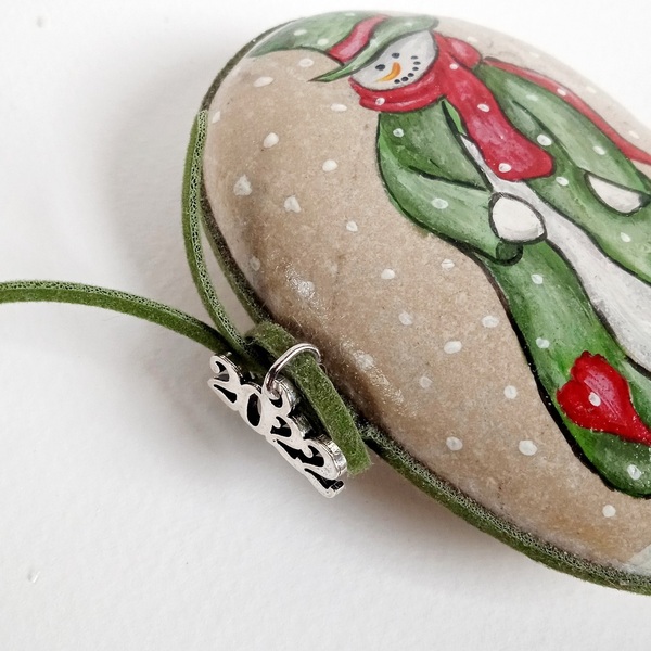 Γούρι-διακοσμητική πέτρα, ζωγραφισμένη με χιονάνθρωπο. - ζωγραφισμένα στο χέρι, πέτρα, χιονάνθρωπος, χριστουγεννιάτικα δώρα, γούρια - 2