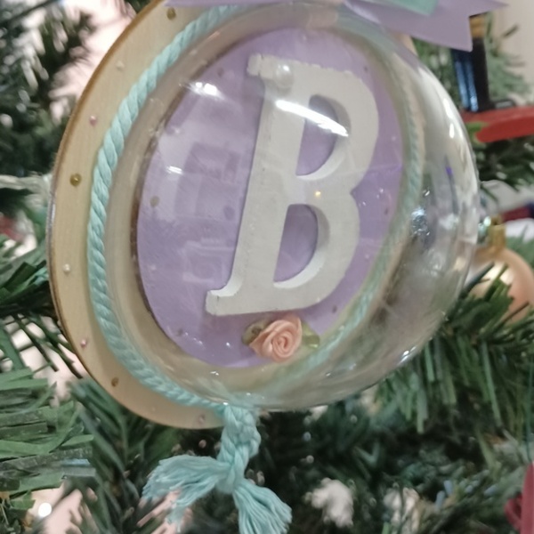 Χριστουγεννιάτικη μπάλα μονόγραμμα - στολίδια, μπάλες, plexi glass, ξύλο, μονογράμματα - 2