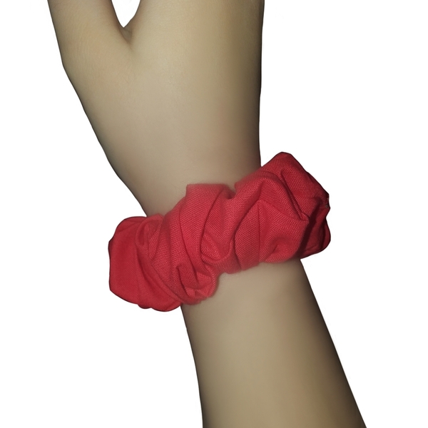 Medium scrunchie red κόκκινο λαστιχακι μαλλιών - ύφασμα, δώρο, δώρα γενεθλίων, για τα μαλλιά, λαστιχάκια μαλλιών