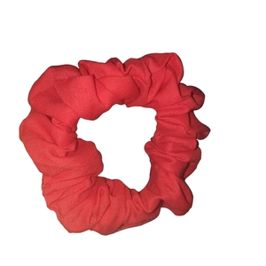 Medium scrunchie red κόκκινο λαστιχακι μαλλιών - ύφασμα, δώρο, δώρα γενεθλίων, για τα μαλλιά, λαστιχάκια μαλλιών - 2