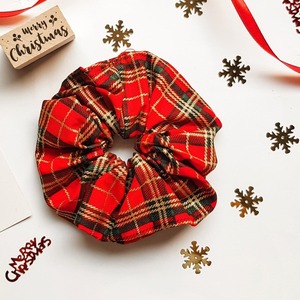 Υφασμάτινο καρό λαστιχάκι για τα μαλλιά - "scrunchie" - ύφασμα, χριστουγεννιάτικο, λαστιχάκια μαλλιών - 2