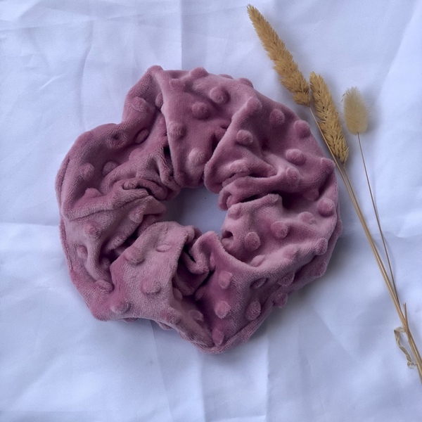 Handmade Scrunchie Dusty Pink Velvet. - ύφασμα, λαστιχάκια μαλλιών