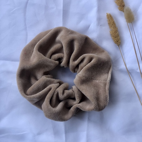 Handmade Scrunchie Beige Velvet. - λαστιχάκια μαλλιών