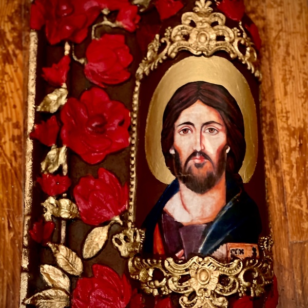 Εικόνα Ιησού πάνω σε μεγαλη κεραμίδα με ντεκουπάζ πηλο χρώμα κιμωλίας και χρυσές πατινες - πηλός, διακοσμητικά