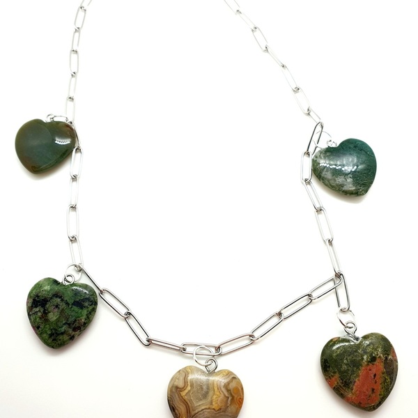 Κολιέ με ατσάλινη ασημι αλυσίδα και καρδιές από φυσική πέτρα - μήκος 40 εκ. - αλυσίδες, καρδιά, κοντά, ατσάλι