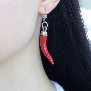 "Hot Chilli" Κρεμαστά σκουλαρίκια με ακρυλικά στοιχεία σε κόκκινο χρώμα - μικρά, ατσάλι, κρεμαστά, γάντζος, φθηνά - 4