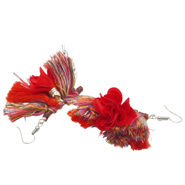 "Rainbow Red" - Κρεμαστά σκουλαρίκια με φούντες και υφασμάτινο λουλούδι - ύφασμα, με φούντες, λουλούδι, κρεμαστά, γάντζος