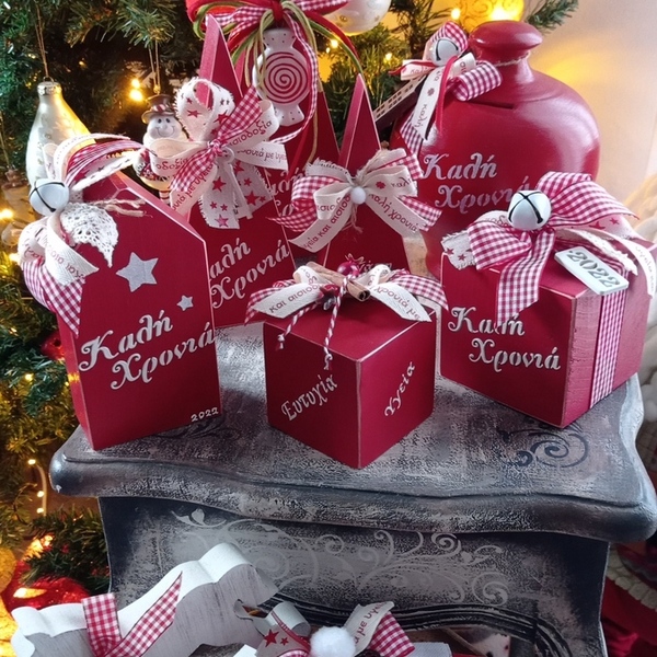 Χριστουγεννιάτικο ξύλινο γούρι κύβος κόκκινο 2023 δώρο 5*5εκ - ξύλο, χριστουγεννιάτικα δώρα, δώρα για δασκάλες, γούρια, πρωτοχρονιά - 3