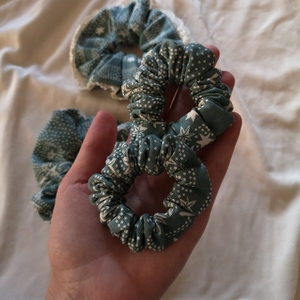 Χειροποιητο mini παιδικό scrunchie λαστιχάκι μαλλιών κοκαλάκι με αστέρια small size 1τμχ - κοκκαλάκι, αστέρι, δώρο, μαμά και κόρη, αξεσουάρ μαλλιών - 2