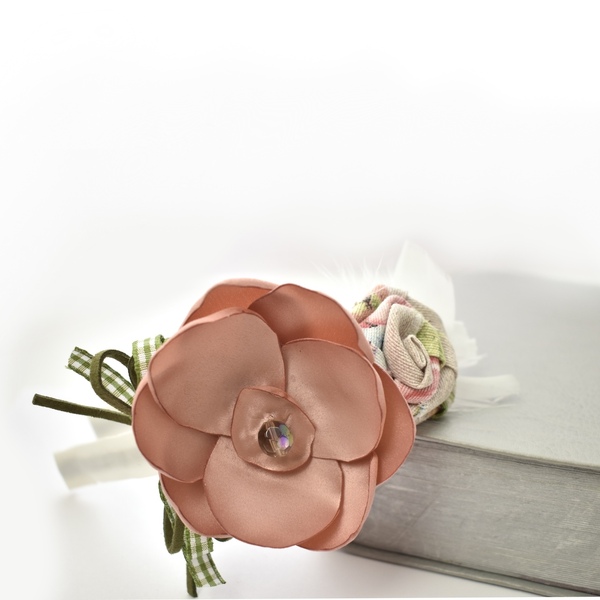 Στέκα με υφασμάτινα λουλούδια - ύφασμα, δώρο, λουλούδια, στέκες