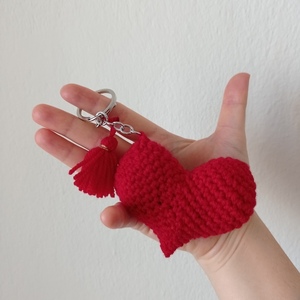 Χειροποίητο πλεκτό μπρελόκ κόκκινη 3D καρδιά με φουντάκι. - μαλλί, καρδιά, μπρελόκ, amigurumi, δώρα για γυναίκες - 2