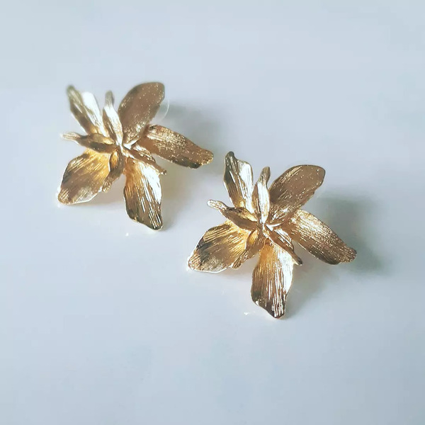 Χρυσό ιδιαίτερο σκουλαρίκι λουλούδι - ορείχαλκος, καρφωτά, καρφάκι, φθηνά