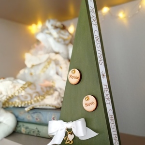 Χριστουγεννιάτικο ξύλινο διακοσμητικό γούρι 2024 δέντρο λαδί 25*12*3εκ. - ξύλο, νονά, πρωτότυπα δώρα, γούρια - 2