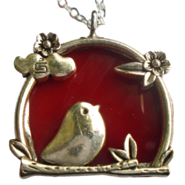Κολιέ Μικρό Πουλάκι σε Κόκκινο Γυαλί Βιτρώ (25x25mm) - γυαλί, επάργυρα, κοντά, πουλάκι, μενταγιόν