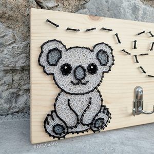 Ξύλινη παιδική κρεμάστρα με καρφιά & κλωστές "Koala" 35x20cm - ξύλο, κορίτσι, αγόρι, δώρο, κρεμάστρες - 4