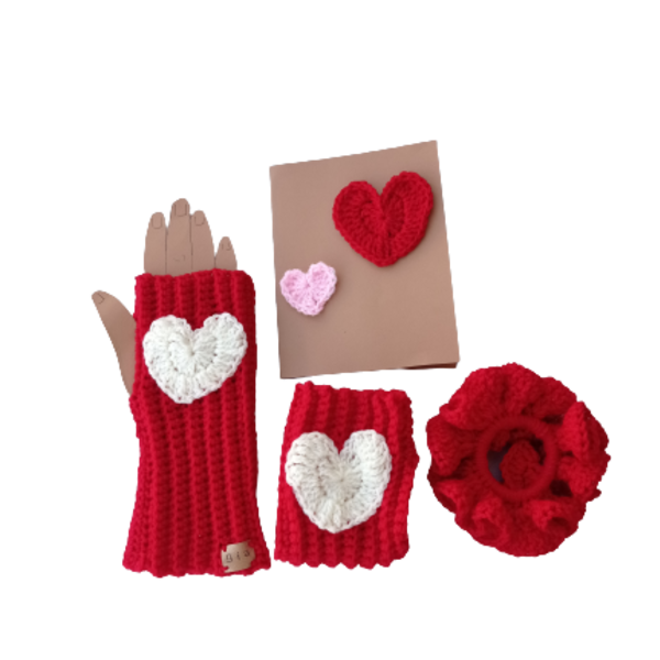 Σετ δώρου τριών τεμαχίων, πλεκτά κόκκινα γάντια καρδιές, ευχετήρια κάρτα και κόκκινο λαστιχάκι. - μαλλί, καρδιά, λαστιχάκι, σετ δώρου