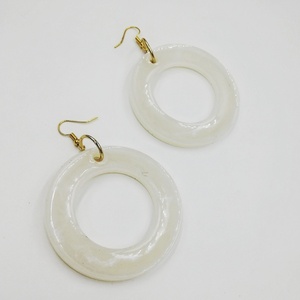 Λευκά σκουλαρίκια από υγρό γυαλί & ατσάλινα στοιχεία - γυαλί, κρεμαστά, μεγάλα, γάντζος, φθηνά - 2