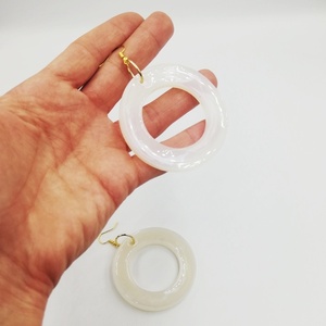 Λευκά σκουλαρίκια από υγρό γυαλί & ατσάλινα στοιχεία - γυαλί, κρεμαστά, μεγάλα, γάντζος, φθηνά - 3