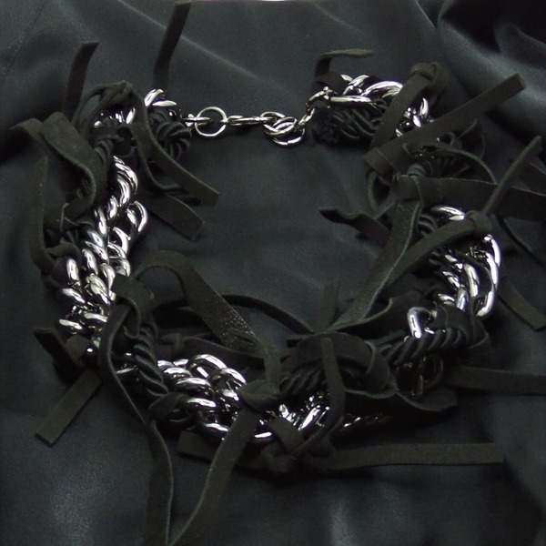 "Black Knot" Κοντό κολιέ από αλυσίδα, ύφασμα και γνήσιο δέρμα σε χρώμα μαύρο - δέρμα, ύφασμα, ατσάλι, μεγάλα - 3