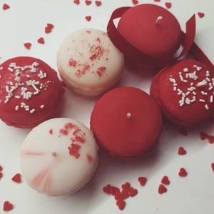 Red Velvet & Vanilla macarons candles - δώρο, αγάπη, κερί, αρωματικά κεριά, αγ. βαλεντίνου