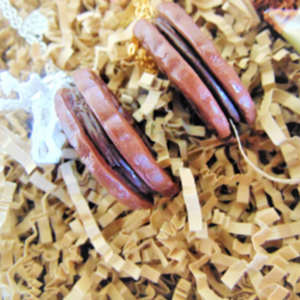 Μενταγιόν από πηλό μπισκότο σοκολάτα γεμιστό Παπαδοπούλου - πηλός, μακριά, πρωτότυπα δώρα, μενταγιόν - 2