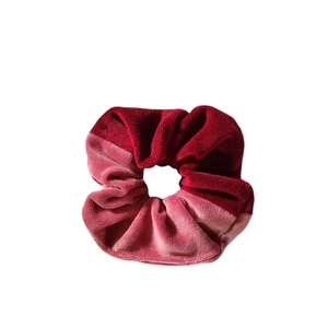 Χειροποιητο scrunchie λαστιχάκι μαλλιών κοκαλάκι βελούδινο μισό μπορντό μισό old rose Αγίου Βαλεντίνου 1τμχ medium size - ύφασμα, δώρο, βελούδο, αξεσουάρ, λαστιχάκια μαλλιών