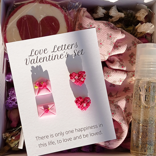 Love Letters Valentine's Set | Σκουλαρίκια & lip-oil, χειροποίητα σκουλαρίκια από πολυμερικό πηλό σε σχέδιο γράμμα Αγίου Βαλεντίνου & καρδιές - πηλός, ατσάλι, δώρα αγίου βαλεντίνου, αγ. βαλεντίνου, σετ κοσμημάτων - 2