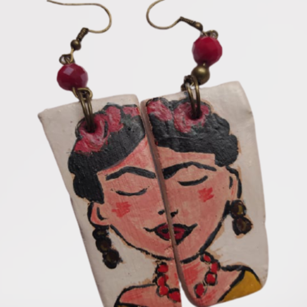 Ζωγραφισμένα στο χέρι σκουλαρίκια Frida Kahlo κόκκινα - πηλός, boho, κρεμαστά, μεγάλα