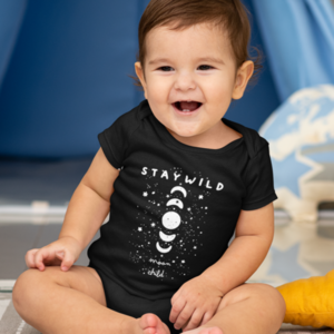 Βρεφικό κορμάκι κοντομάνικο Unisex με στάμπα Stay Wild Moon Child - Moon Phases 3Μ-24Μ - Looloo & Co - κορίτσι, αγόρι, βρεφικά φορμάκια, βρεφικά ρούχα - 2